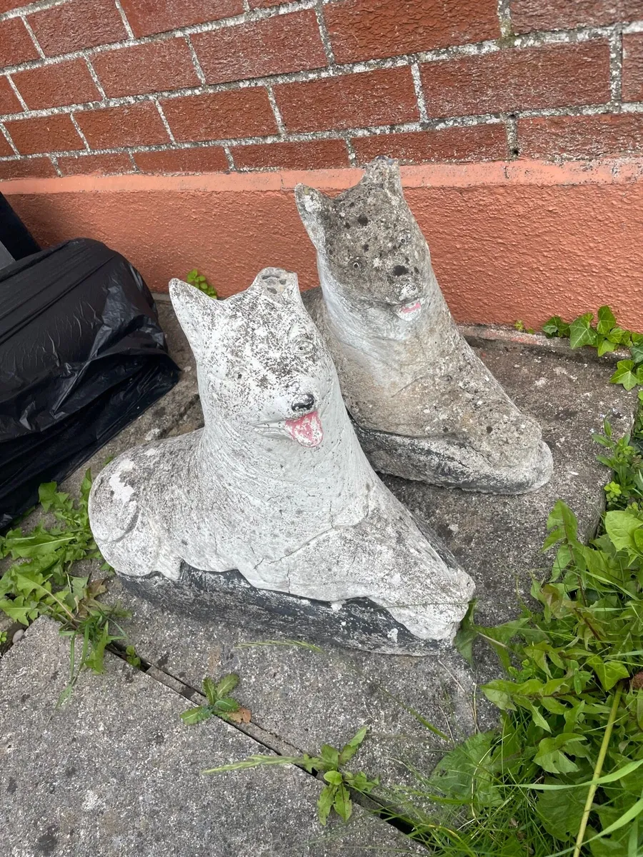 Outdoor garden / pillar / gate concrete dog  decor - Image 2