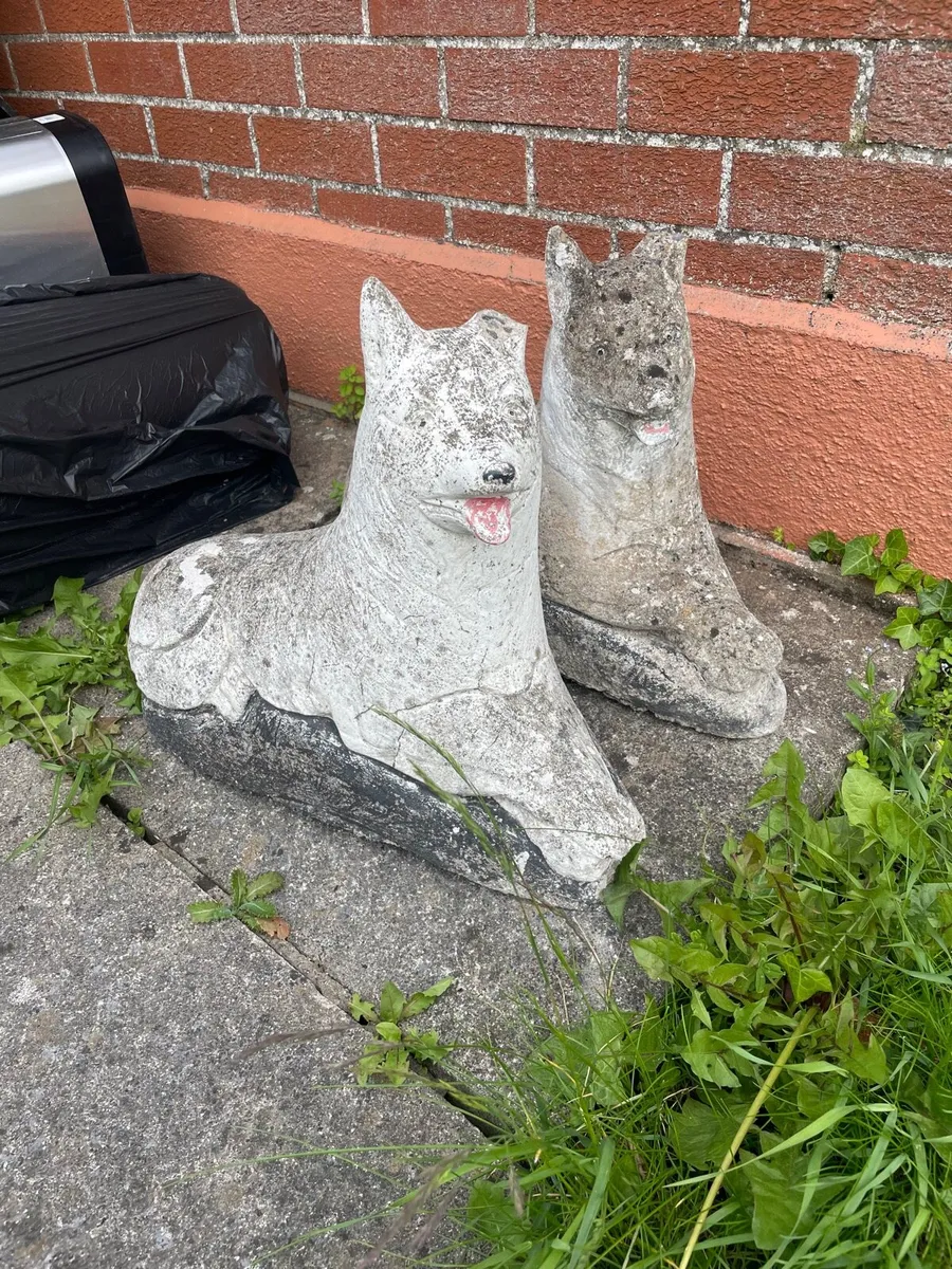 Outdoor garden / pillar / gate concrete dog  decor - Image 3