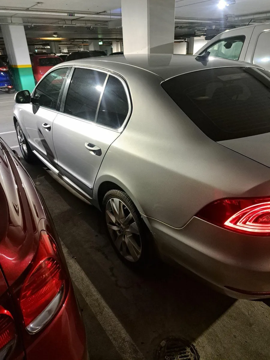 Skoda Superb 2014 - Image 2