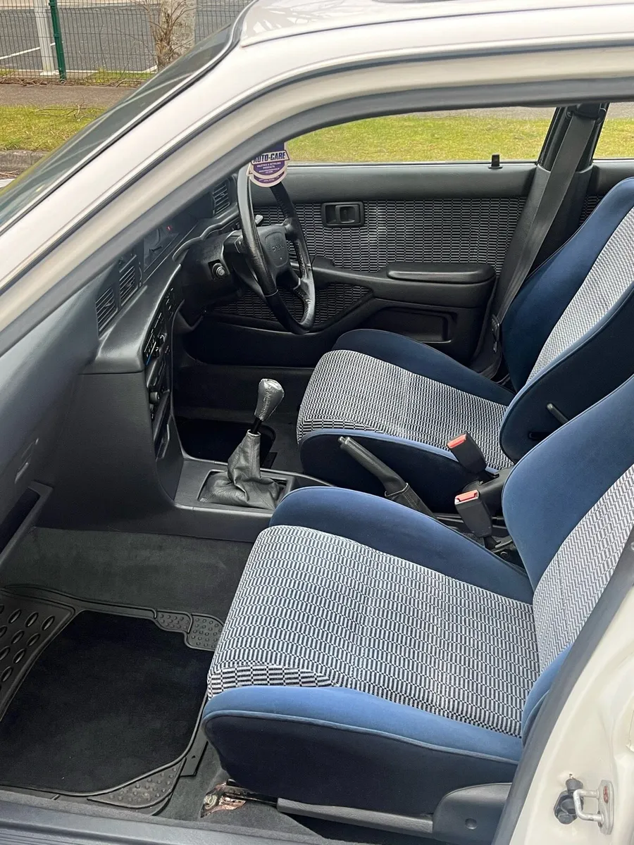 Toyota carina - Image 3