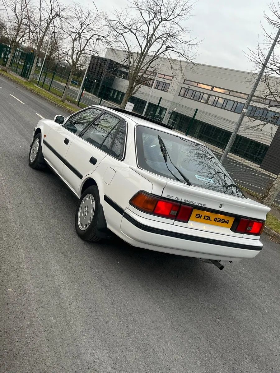 Toyota carina - Image 4