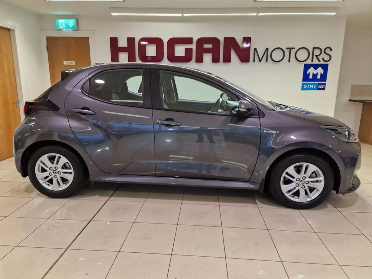 Toyota Yaris Hybrid Luna Automatic - Image 3