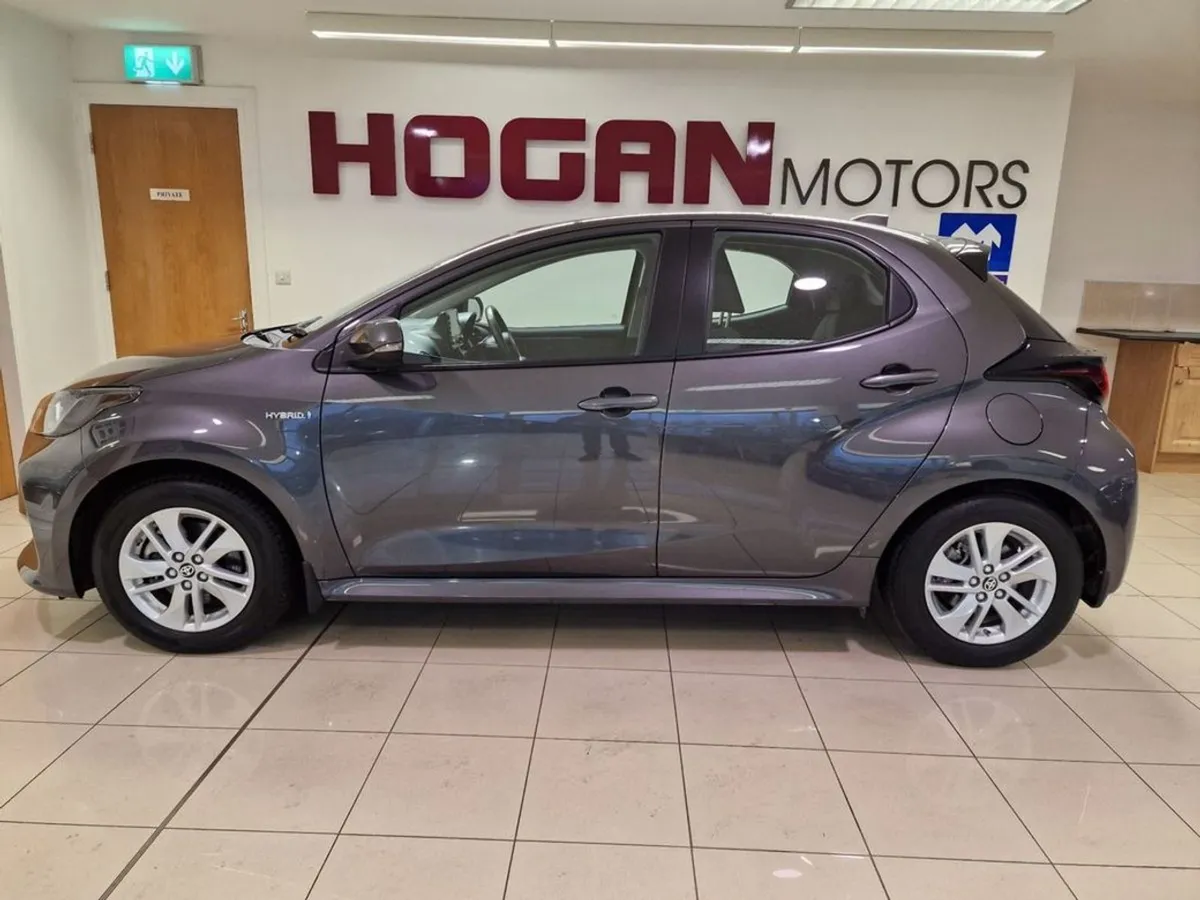 Toyota Yaris Hybrid Luna Automatic - Image 4