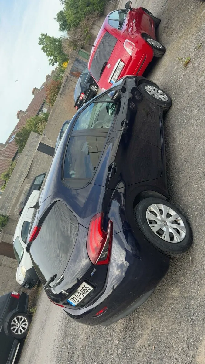 Peugeot 208 - Image 2
