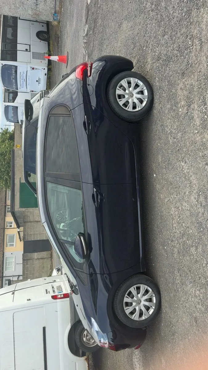 Peugeot 208 - Image 3