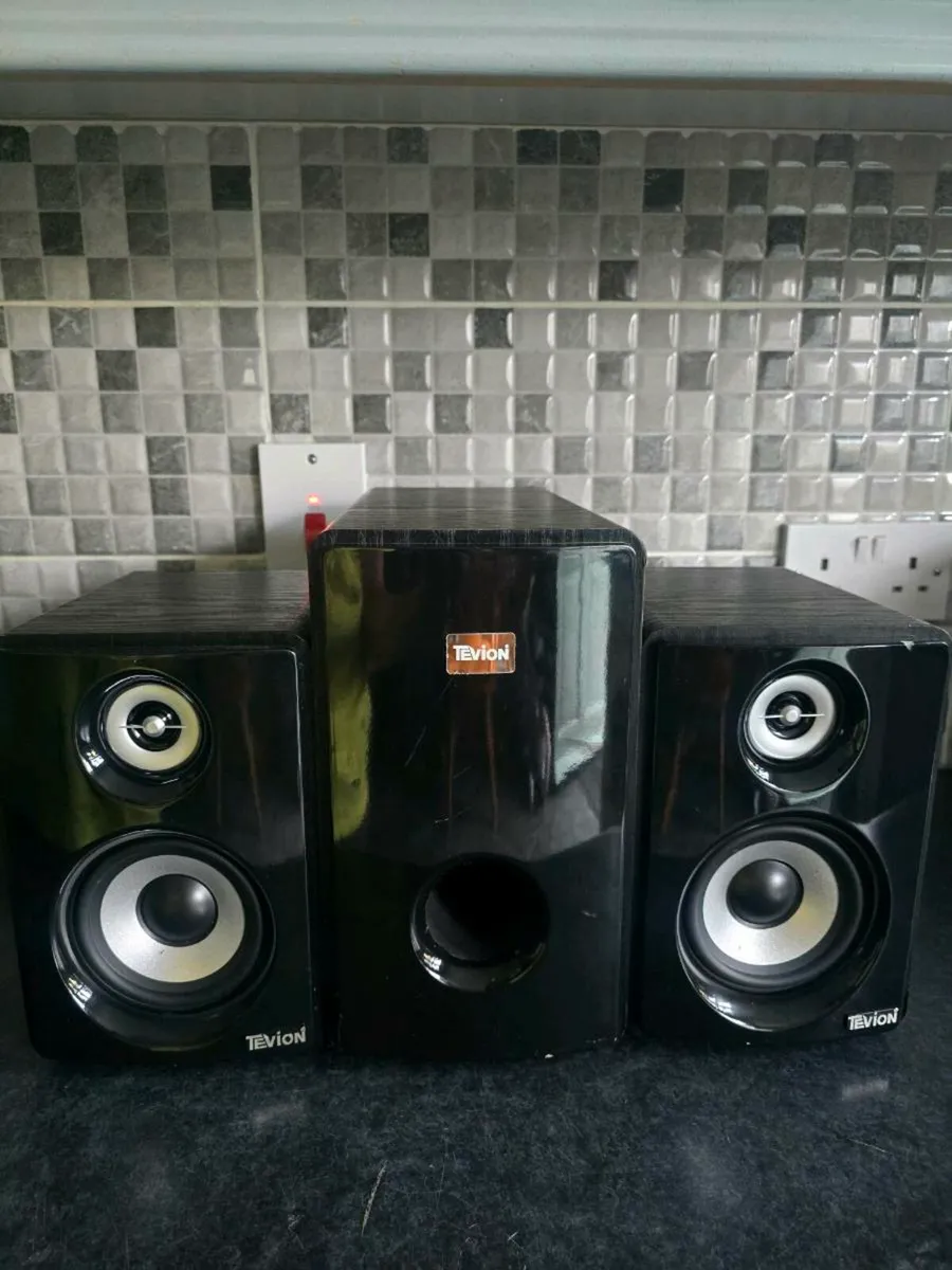 Tevion speakers set and subwoofer - Image 1