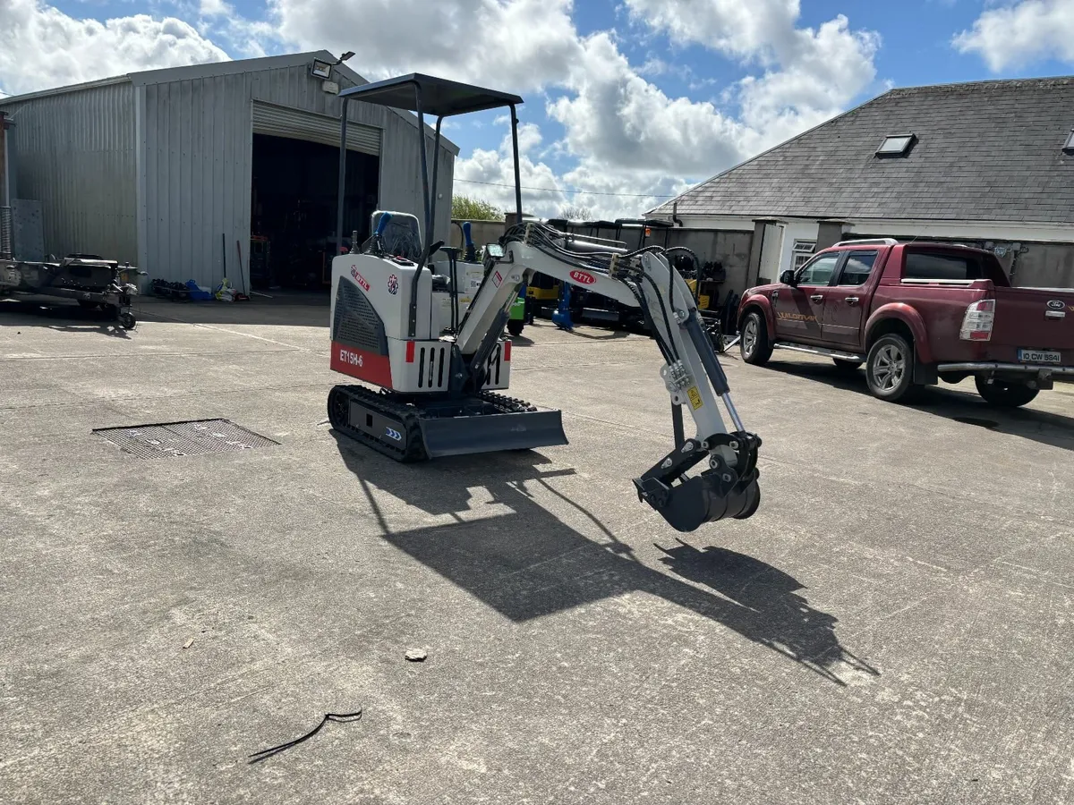 Briggs & Stratton Powered BTTL 1.5 Ton Mini Digger - Image 1