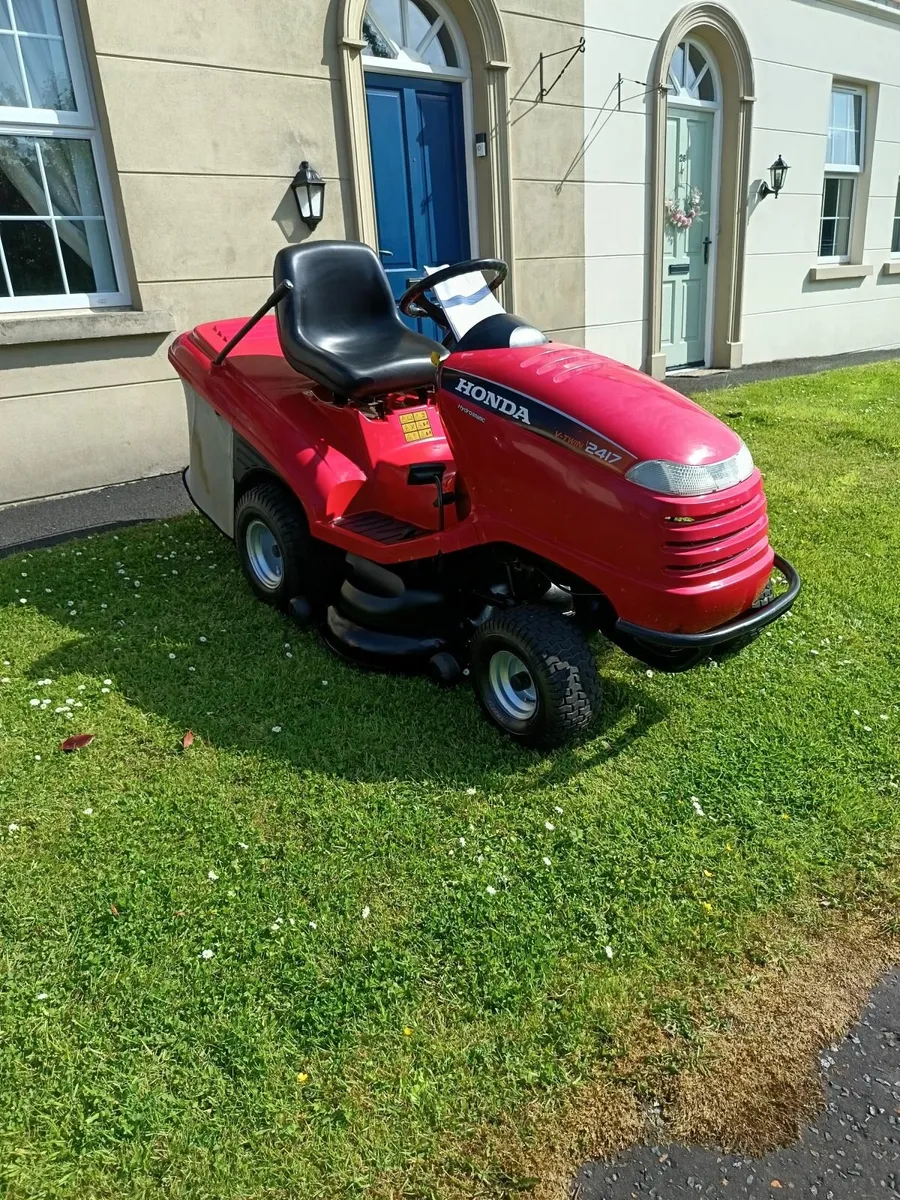 Honda 2417 ride on lawnmower - Image 1