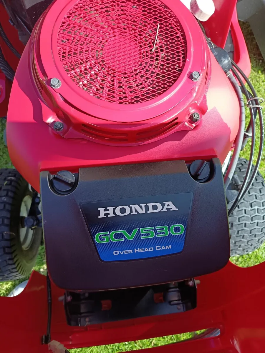 Honda 2417 ride on lawnmower - Image 4