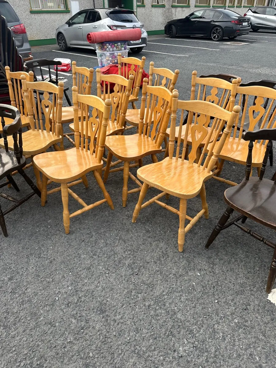 Tables and chairs - Image 1