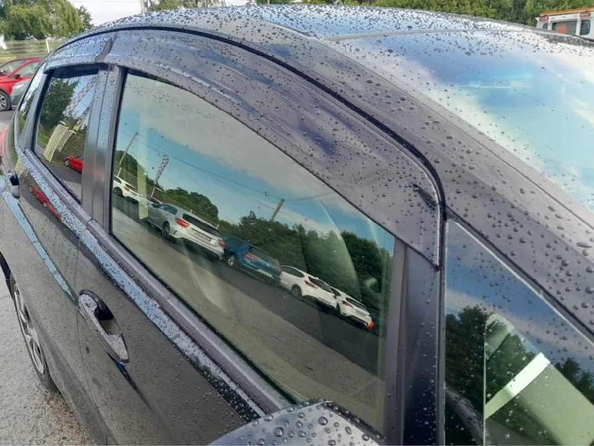Honda Fit Hybird - Image 2