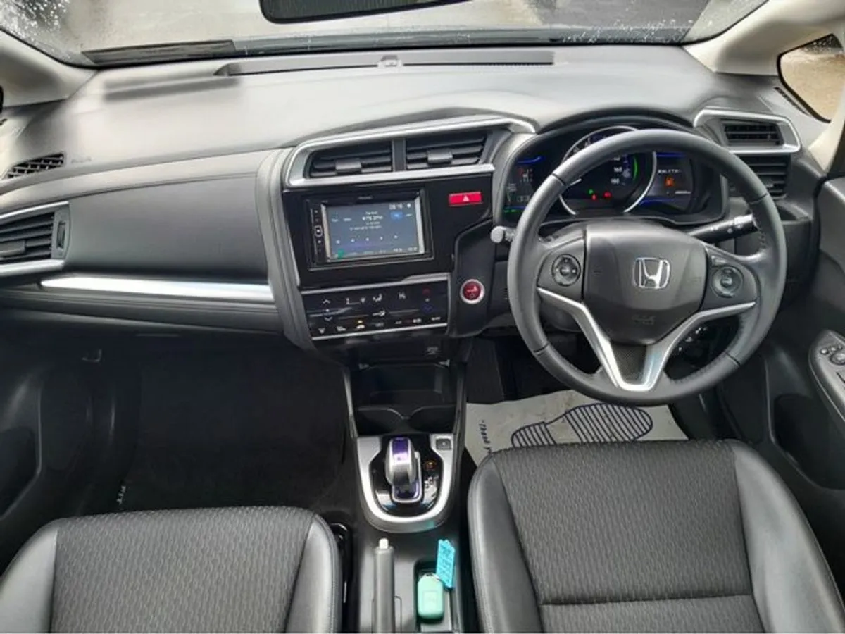 Honda Fit Hybird - Image 3