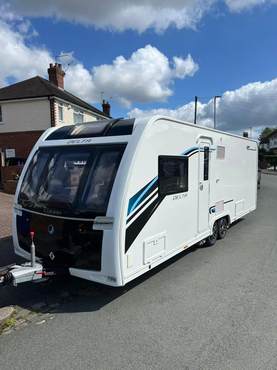 Lunar Delta 4 Berth Island Bed Caravan - Image 1