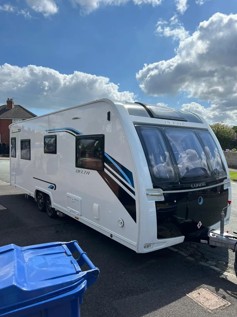 Lunar Delta 4 Berth Island Bed Caravan - Image 2