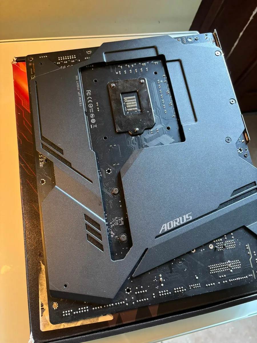Gigabyte Z390 Auros Master - Image 4