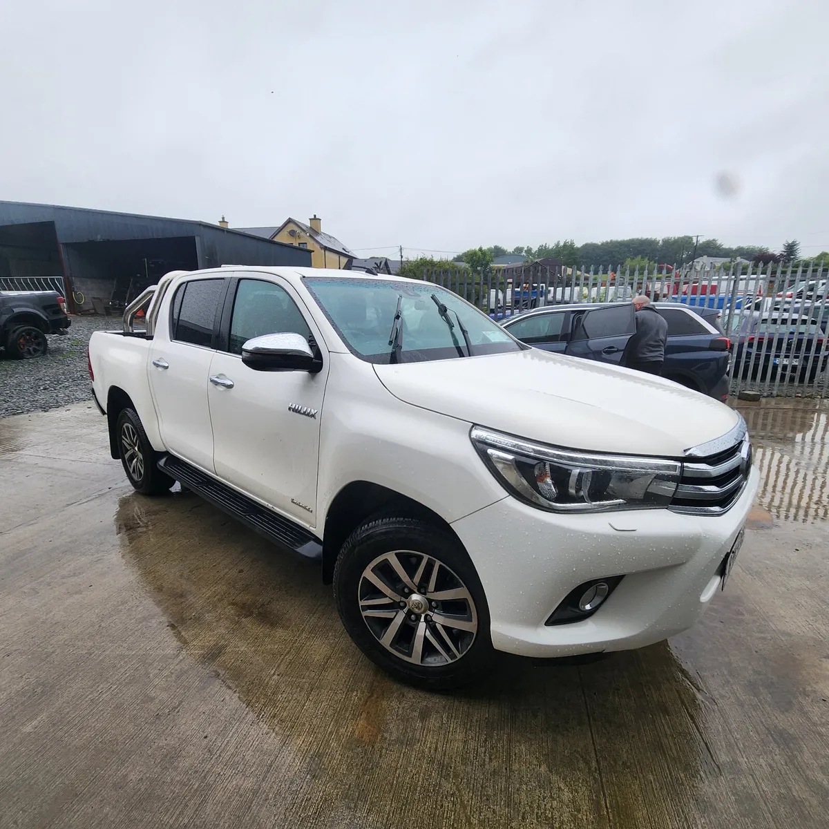 2018 Toyota Hilux Invincible - Image 2