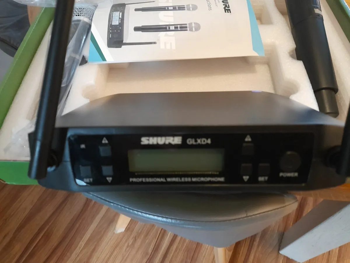 Shure wireless microphones - Image 3