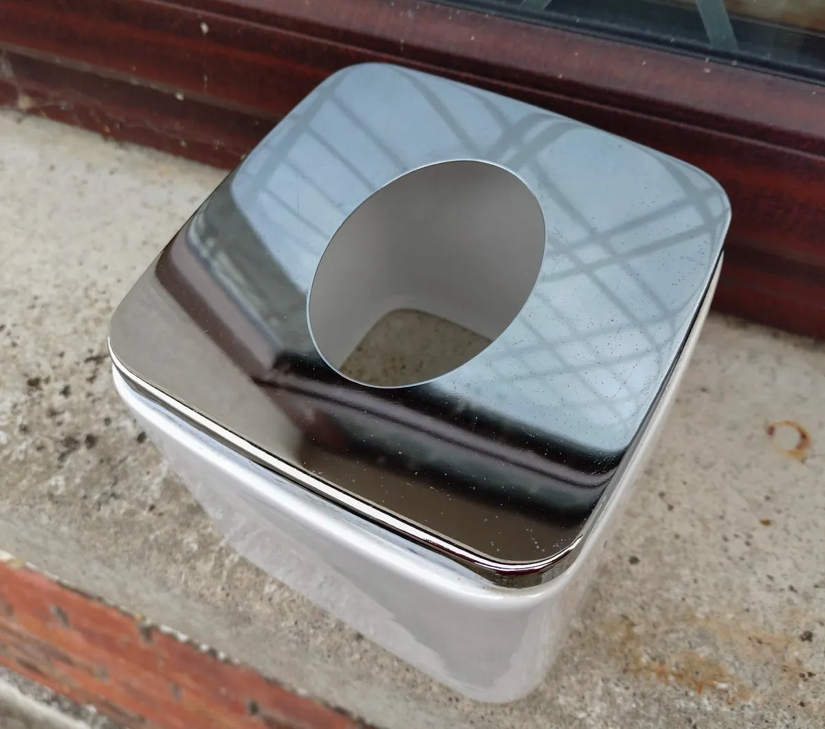 CERAMIC TISSUE BOX HOLDER (WITH CRACK ON SIDE). - Image 2