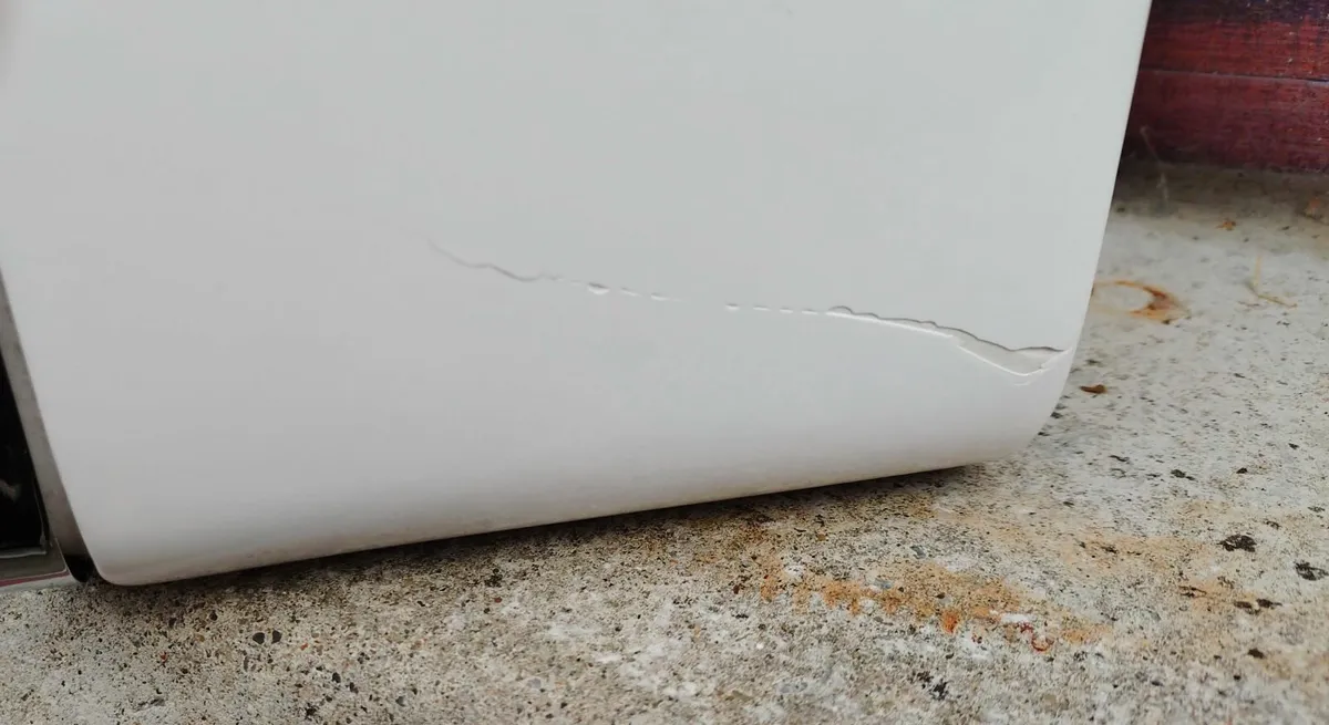 CERAMIC TISSUE BOX HOLDER (WITH CRACK ON SIDE). - Image 3