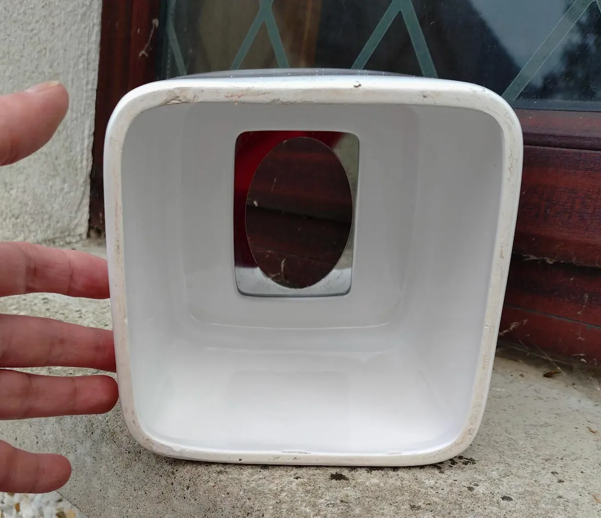 CERAMIC TISSUE BOX HOLDER (WITH CRACK ON SIDE). - Image 4