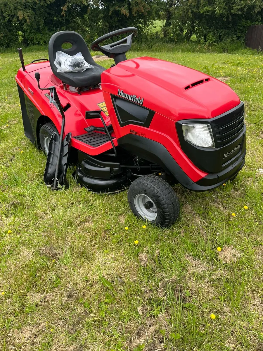 Mountfield petrol ride on lawnmower - Image 1