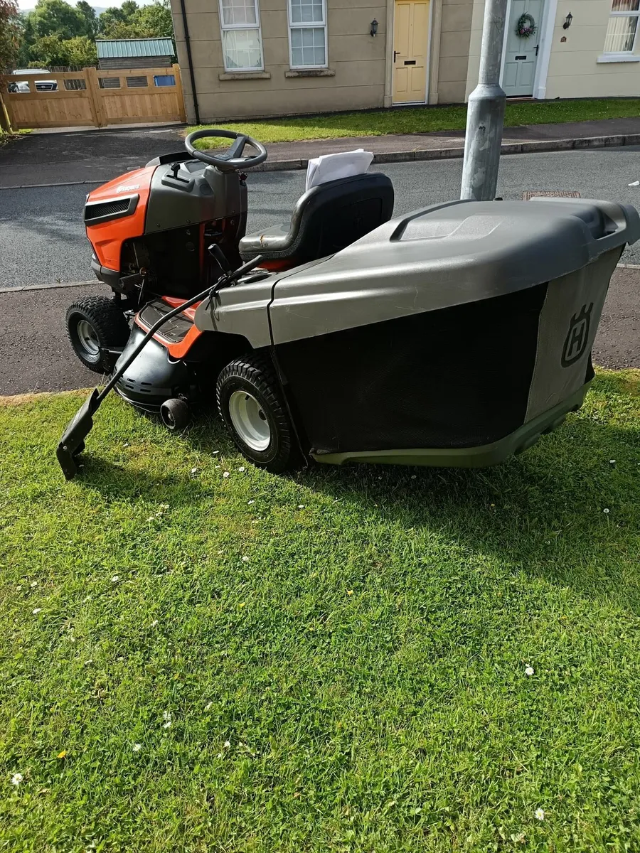 Husqvarna ride on lawnmower - Image 2