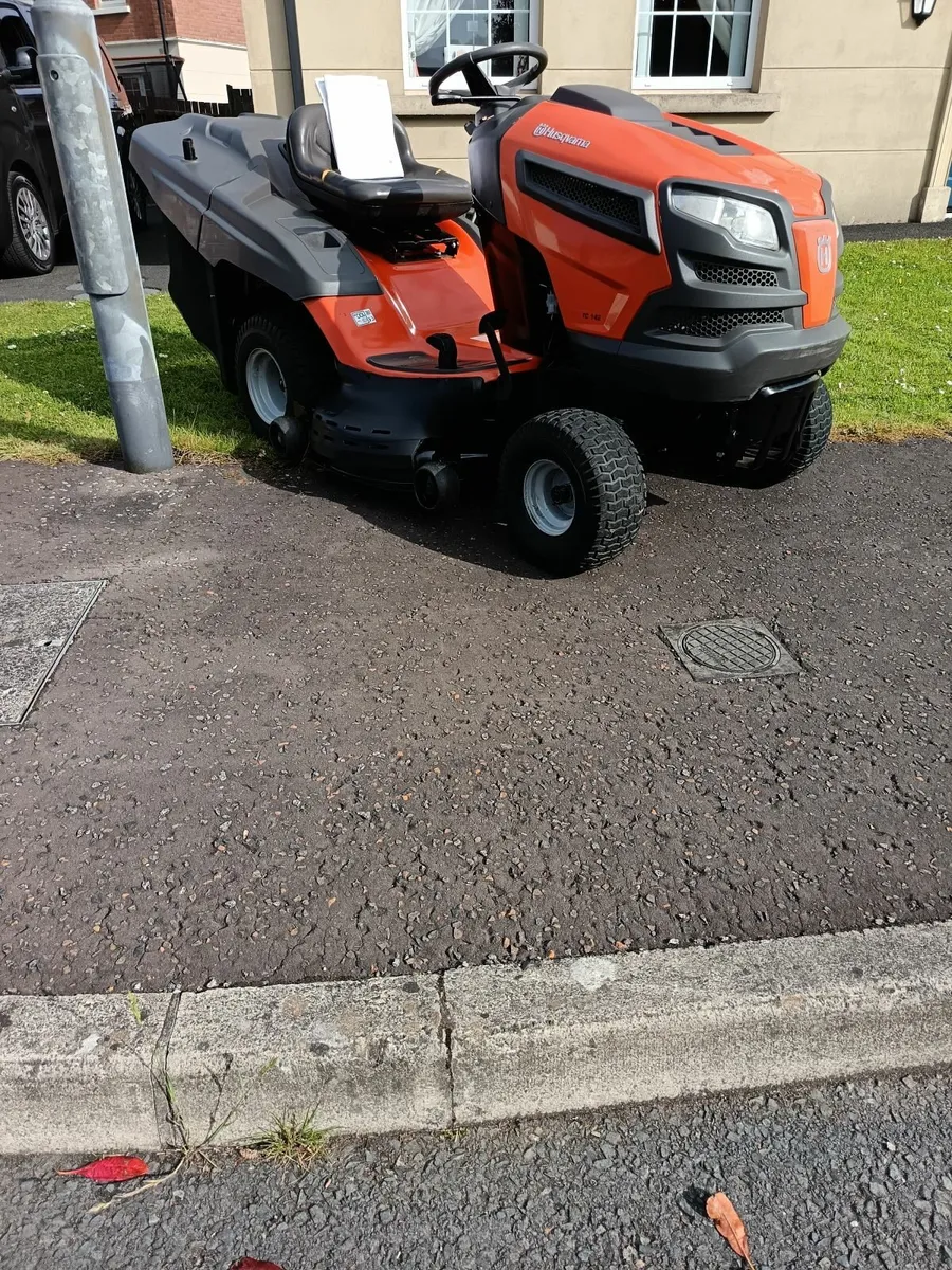 Husqvarna ride on lawnmower - Image 3