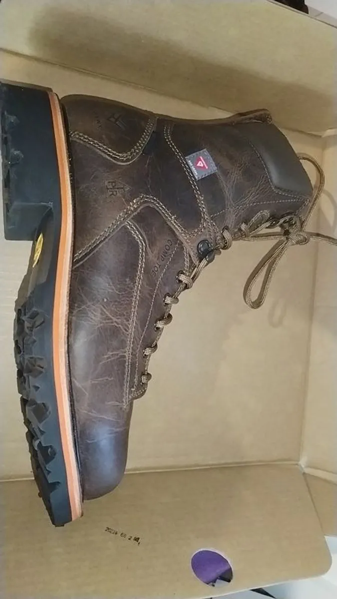 Hawx waterproof 8 inch composite toe work boots. - Image 4