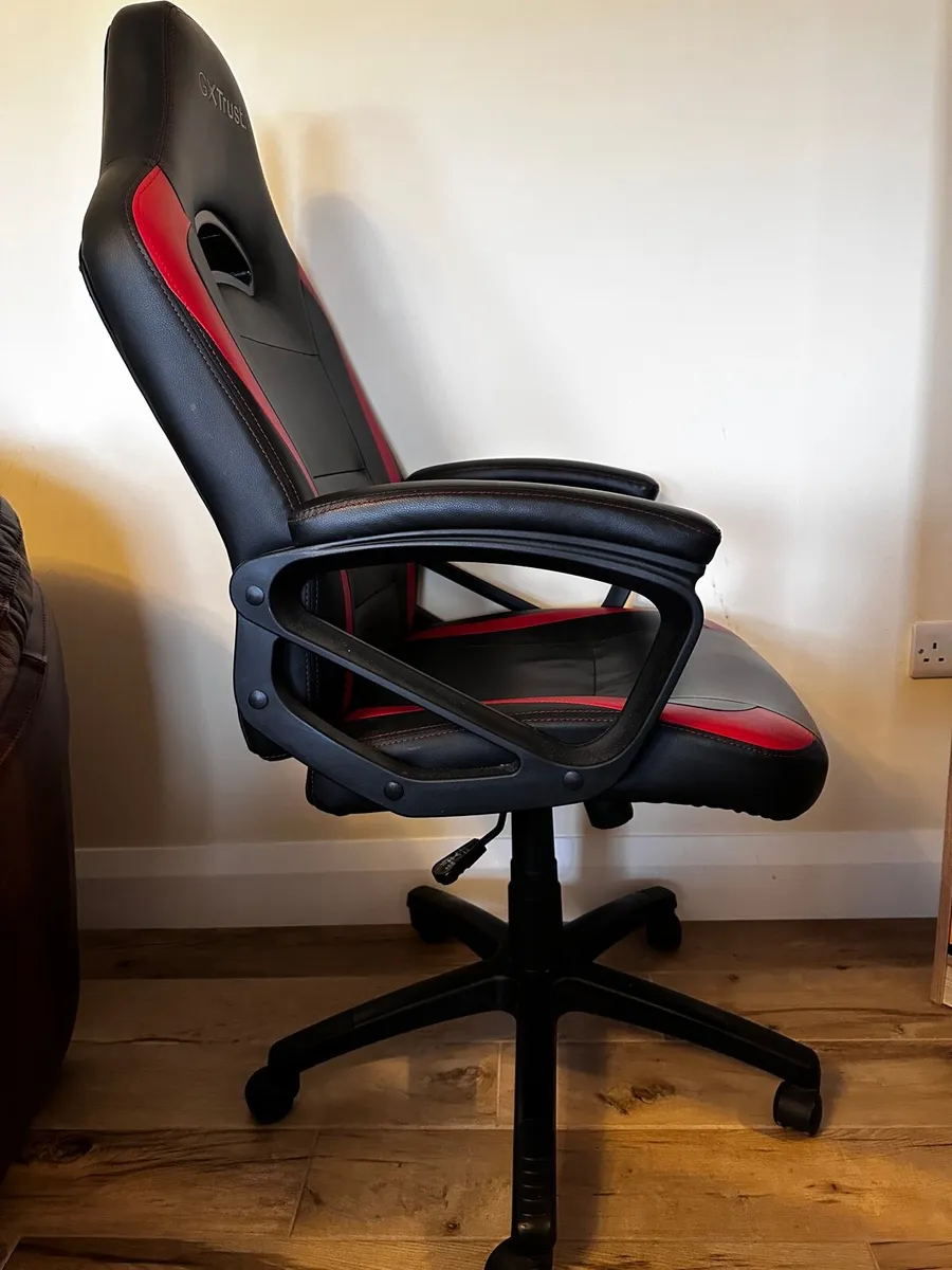 Swivel Chair - Image 3