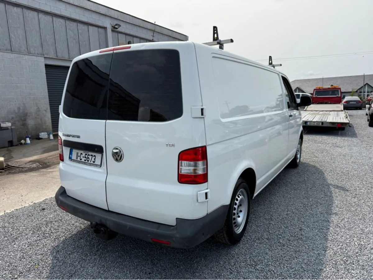 Volkswagen Transporter LWB 3000 140 BHP 6speed DD - Image 3