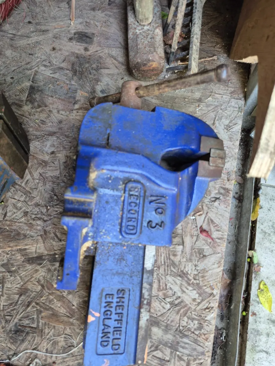 2 bench vices - Image 2