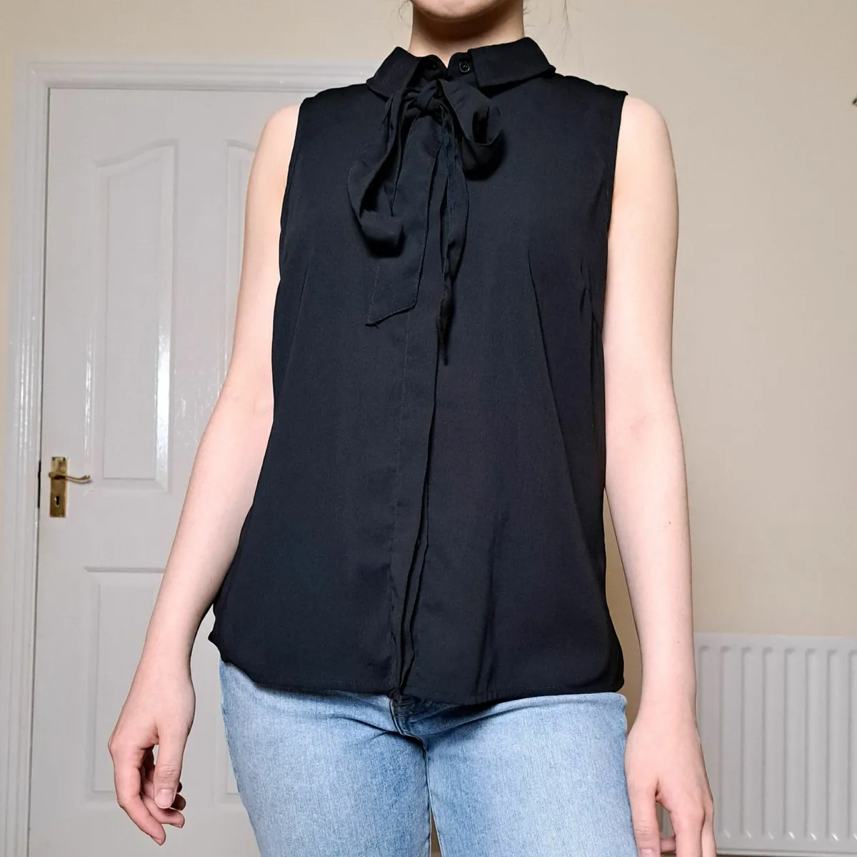 Vero Moda Black Sleeveless Blouse Neck Bow Tie L - Image 2