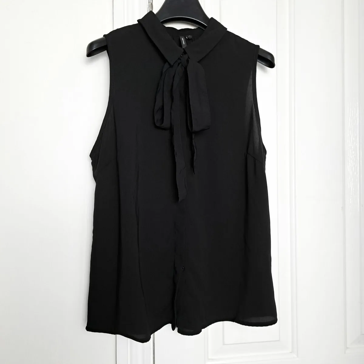 Vero Moda Black Sleeveless Blouse Neck Bow Tie L - Image 1