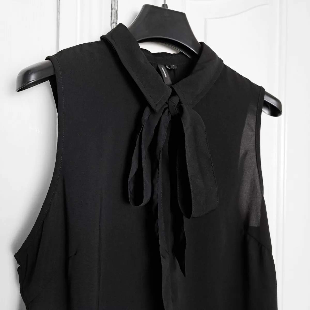 Vero Moda Black Sleeveless Blouse Neck Bow Tie L - Image 4