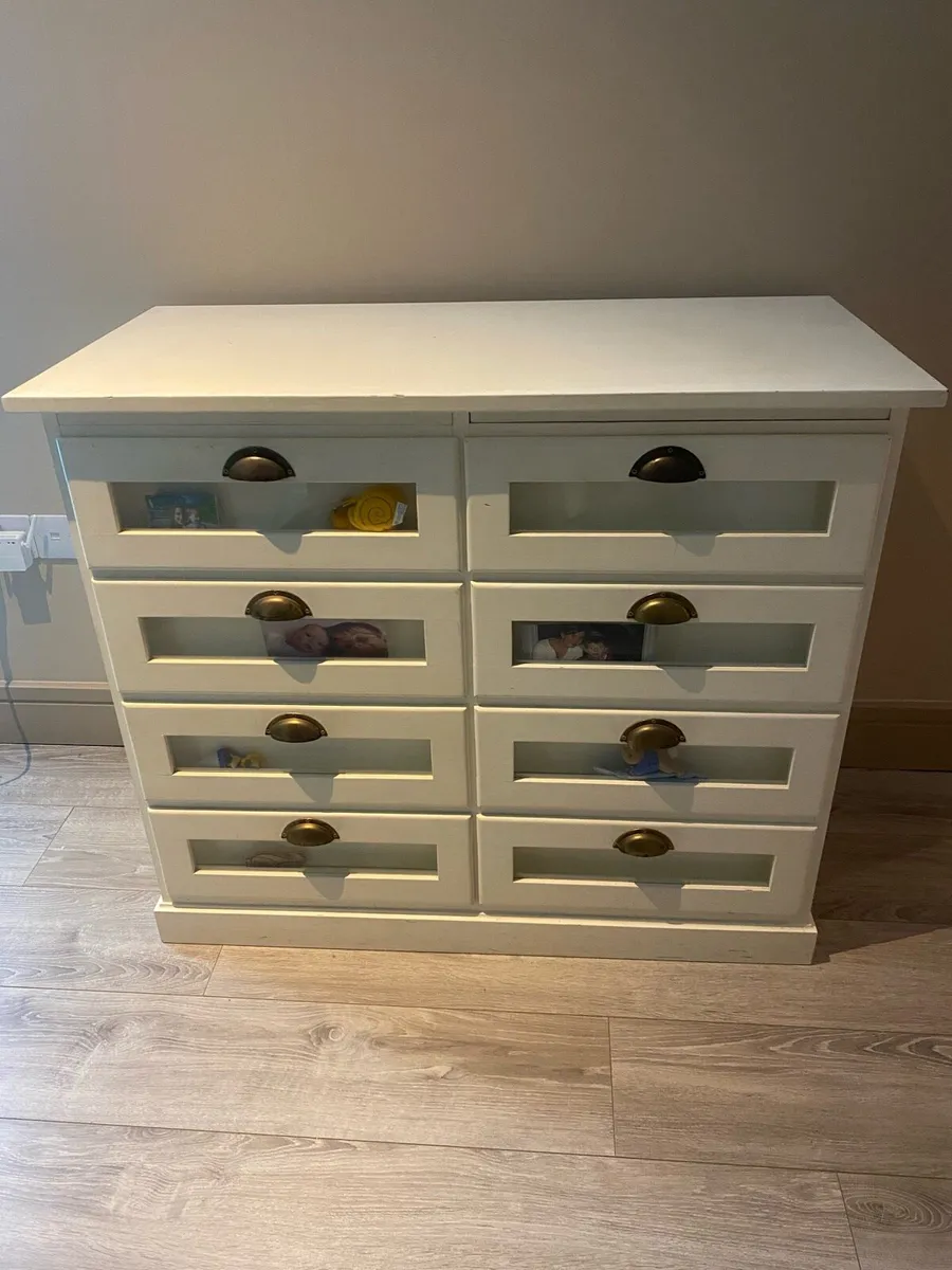 Baby changing table - Image 1