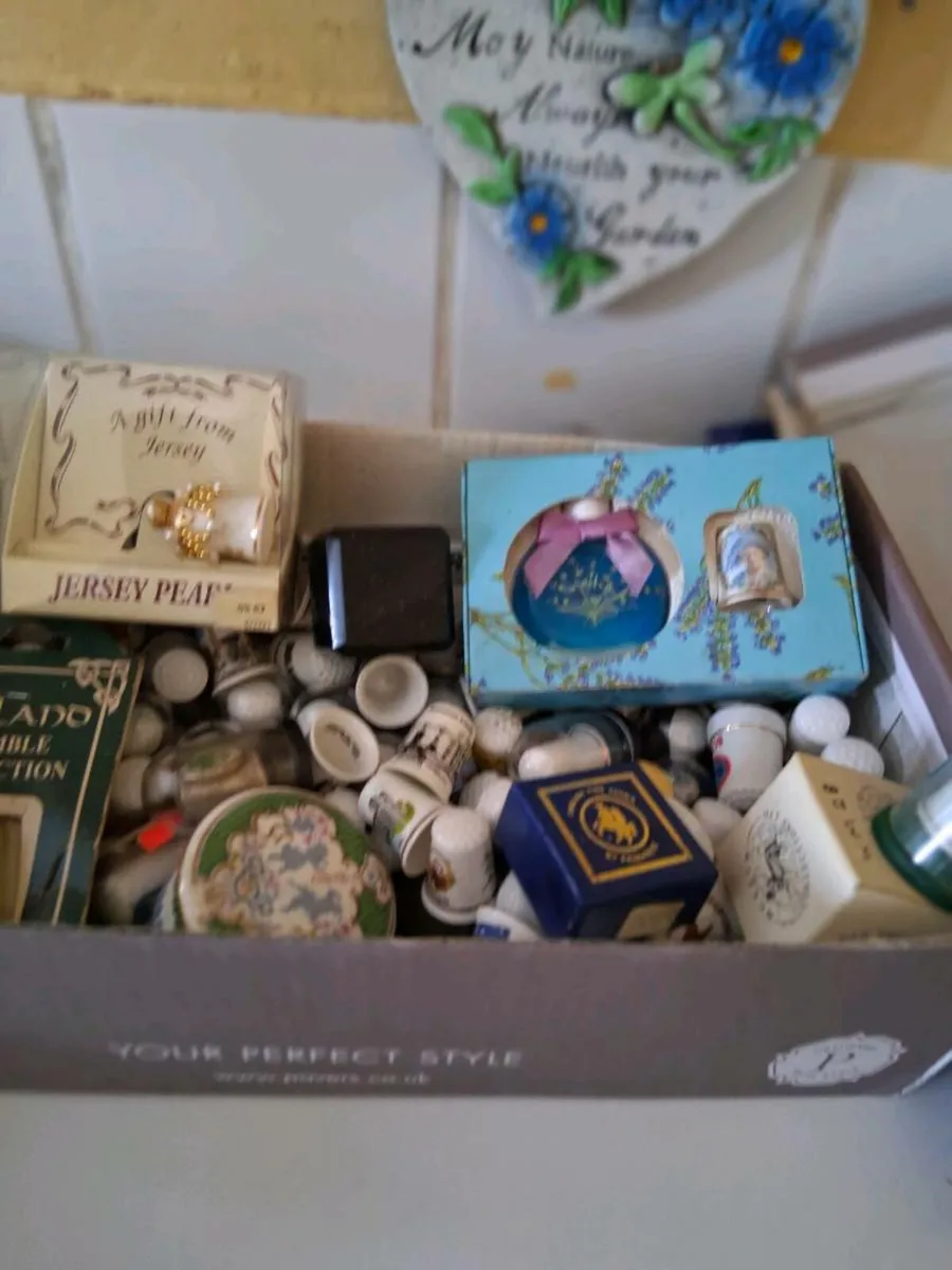 Thimbles and Limoges Castel ashtray - Image 1
