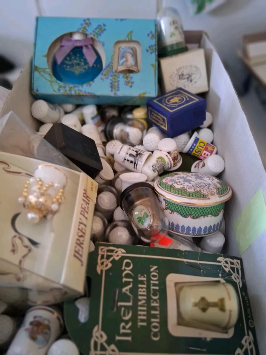 Thimbles and Limoges Castel ashtray - Image 2