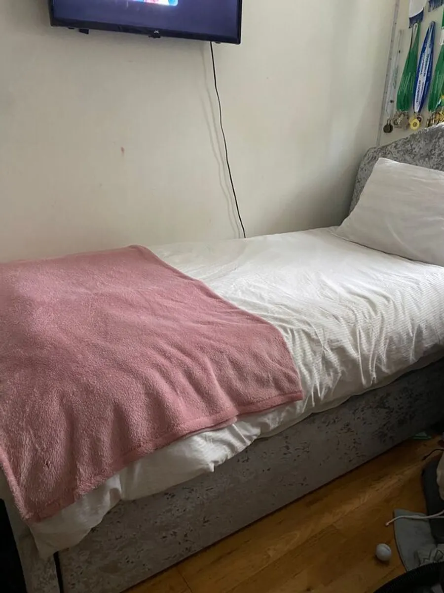 Single Bed - Image 2