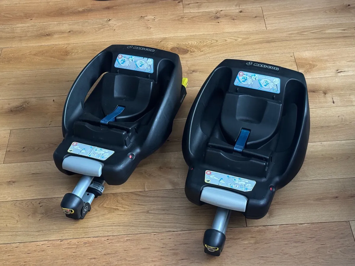 2x Maxi-Cosi EasyFix ISOFIX base for CabrioFix - Image 1