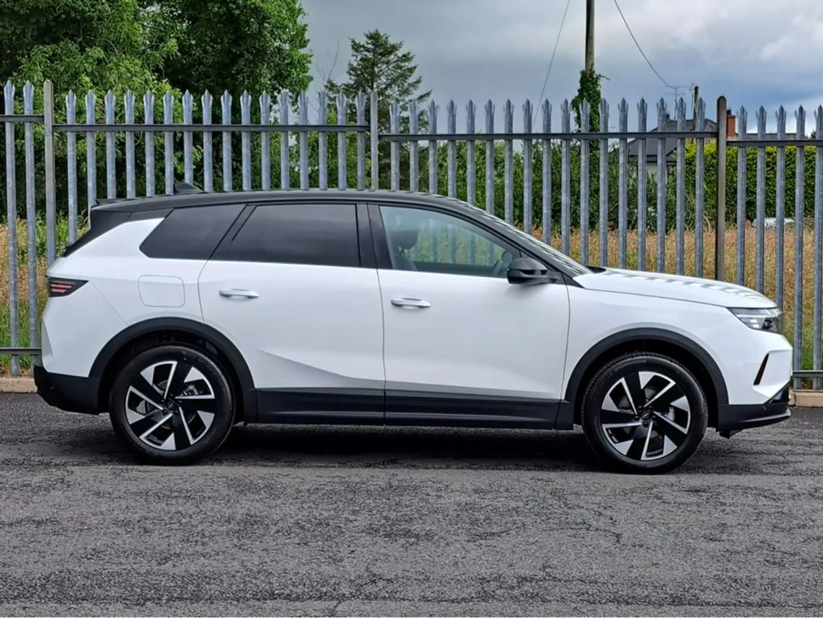 Opel Grandland GS 136BHP Mhev  top Spec - Image 3