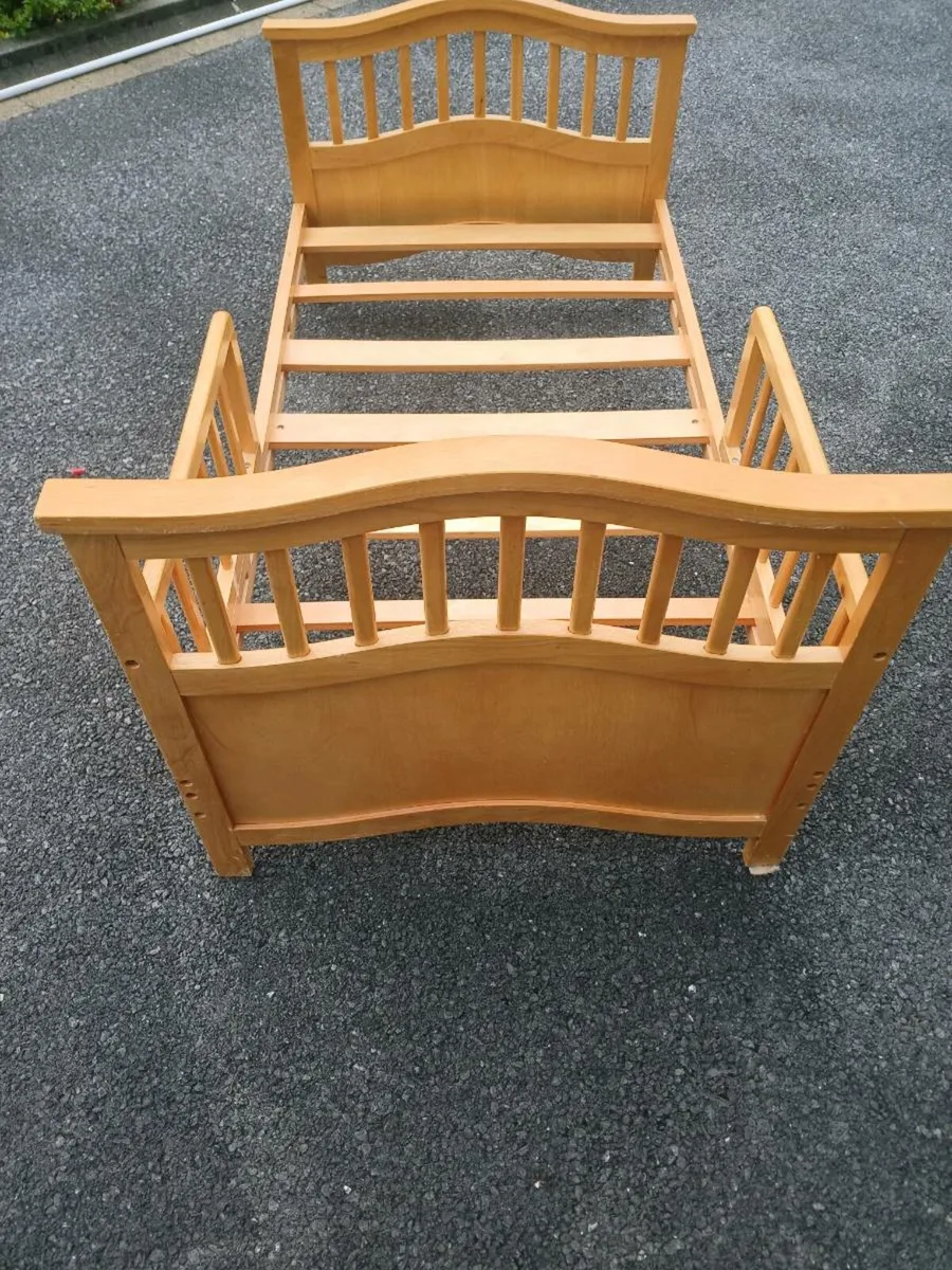 Toddler bed - Image 1