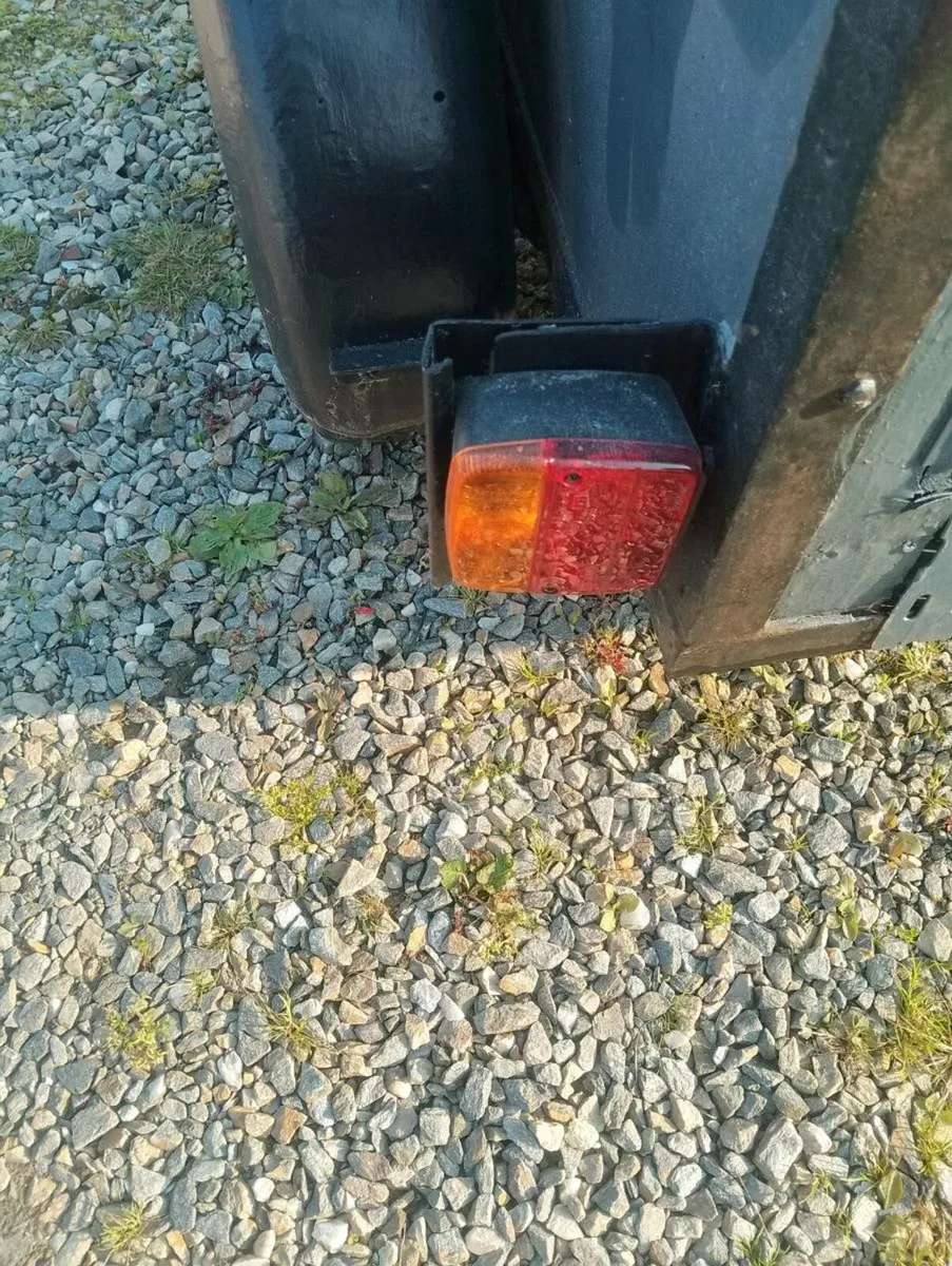 Trailer - Image 2