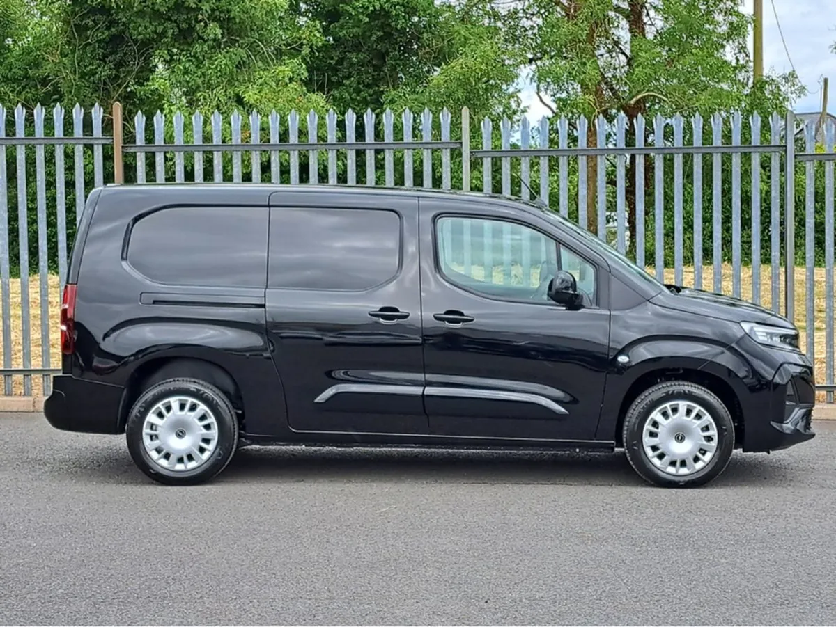 Opel Combo Sportive 1.5td 100HP L2h1  reversing C - Image 4