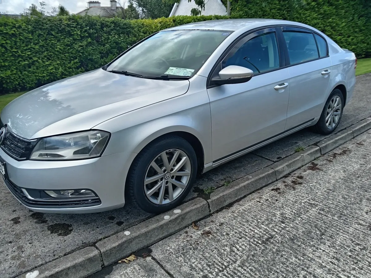 2013 Volkswagen Passat  tax 09/25 - Image 1