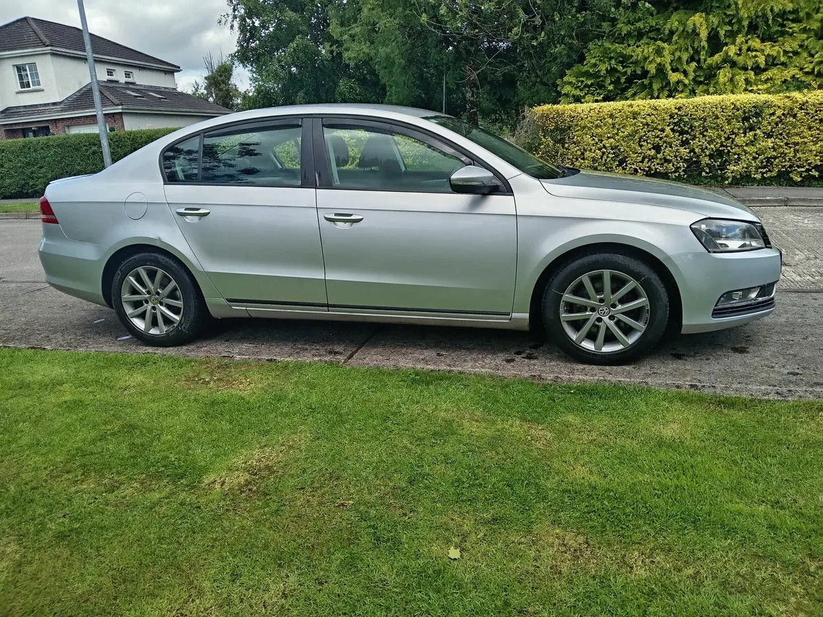2013 Volkswagen Passat  tax 09/25 - Image 3