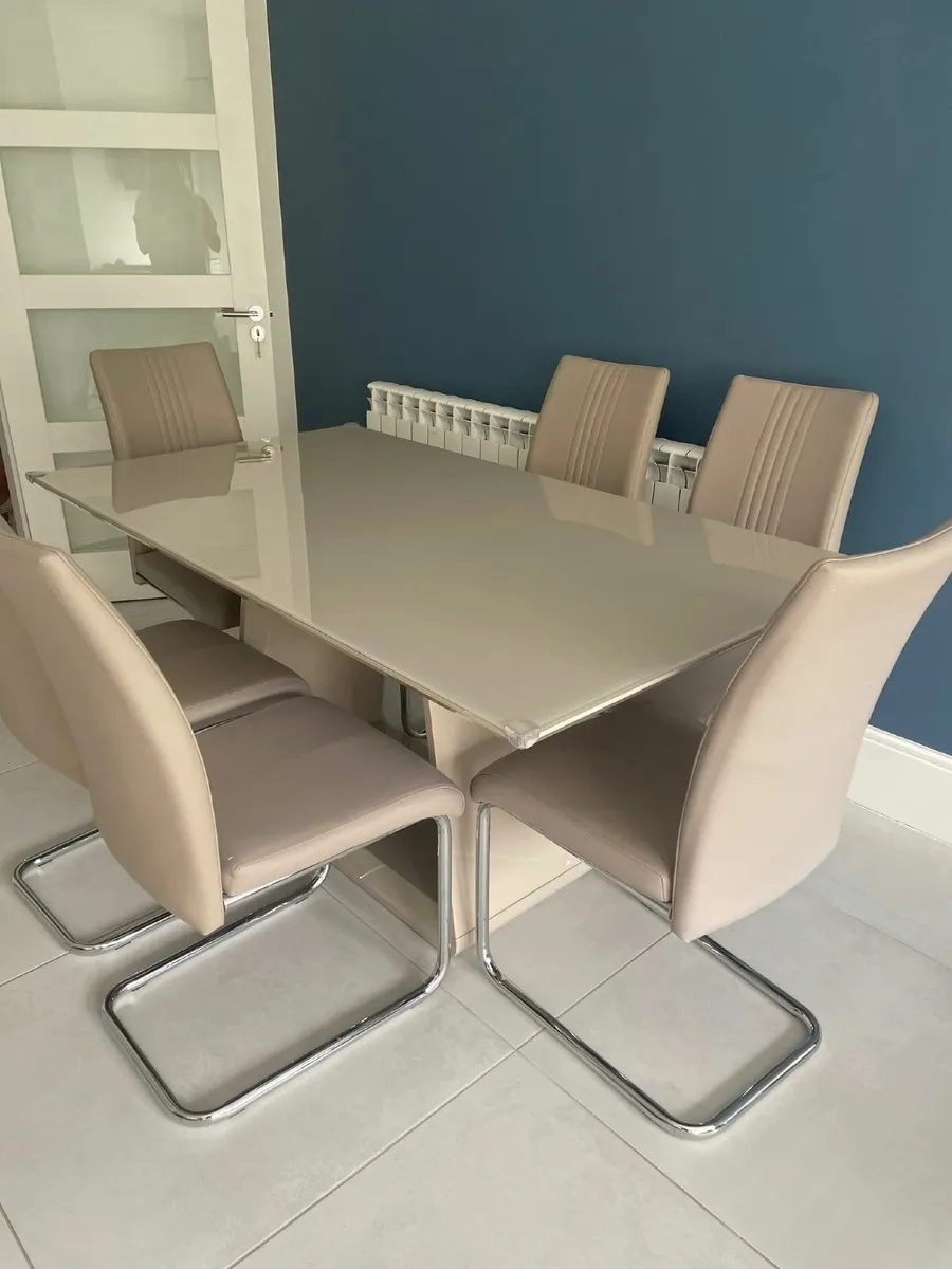 Dining Room Table & Chairs - Image 3