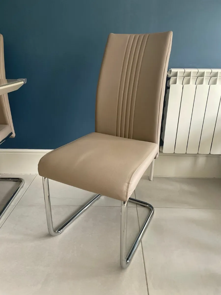 Dining Room Table & Chairs - Image 4