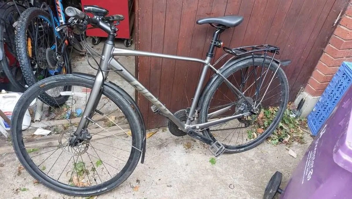 Giant Escape Bike - Disk Brake Version - Image 1