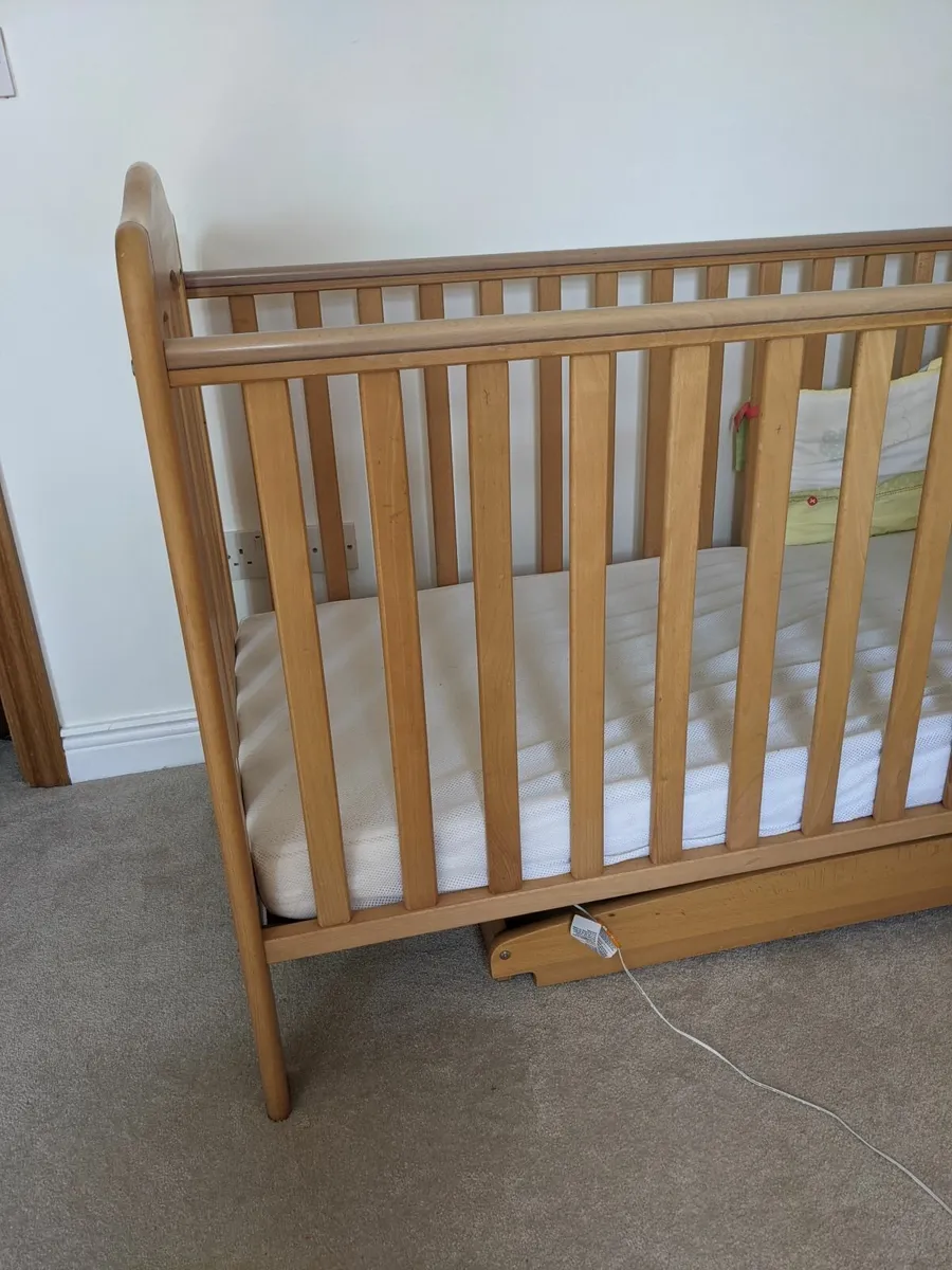 Cot bed - Image 1