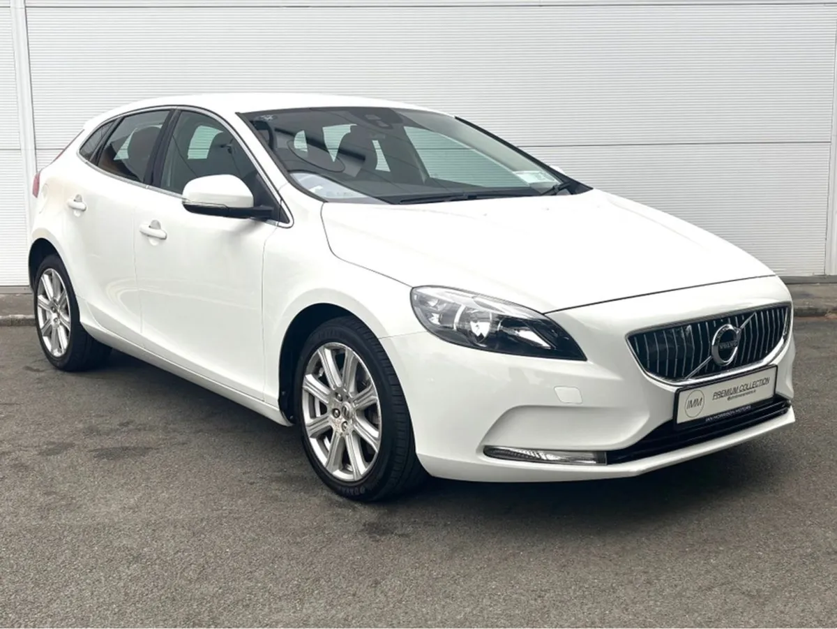 Volvo V40 D2 Inscription GT 5DR Auto - Image 1